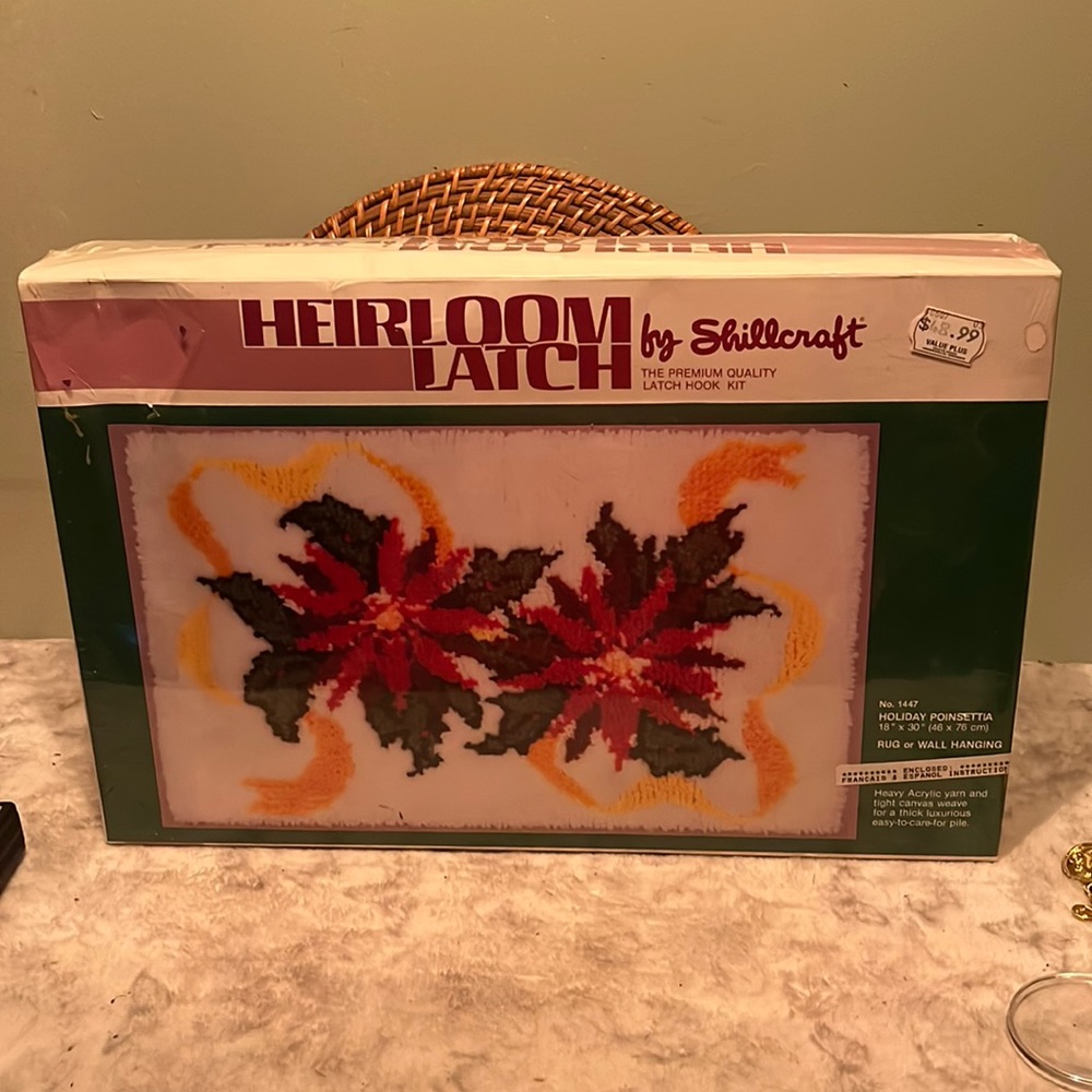 😄Latch hook kit NWT heirloom holiday rug